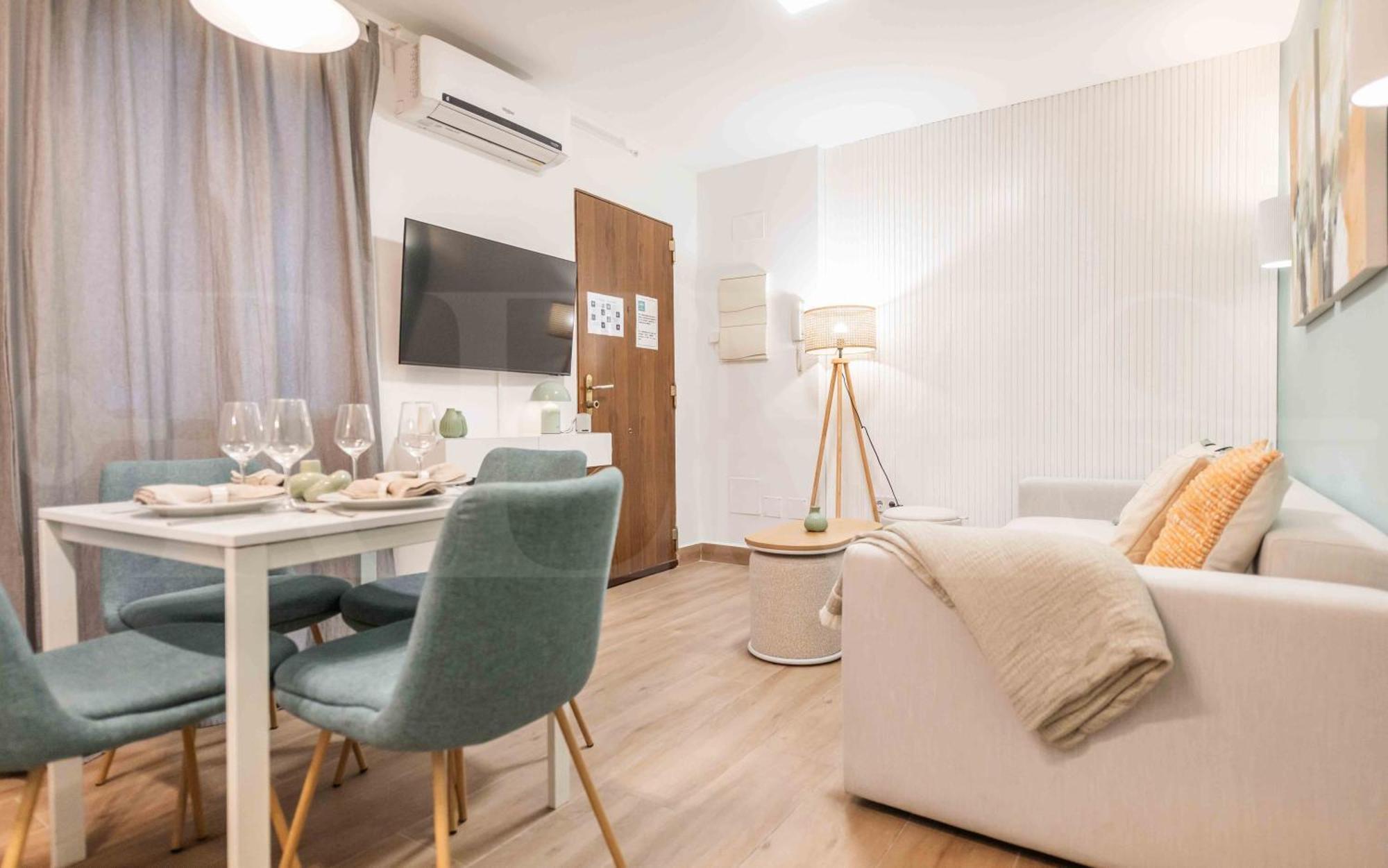 Apartment Peaceful With A Private Patio By Rems Málaga